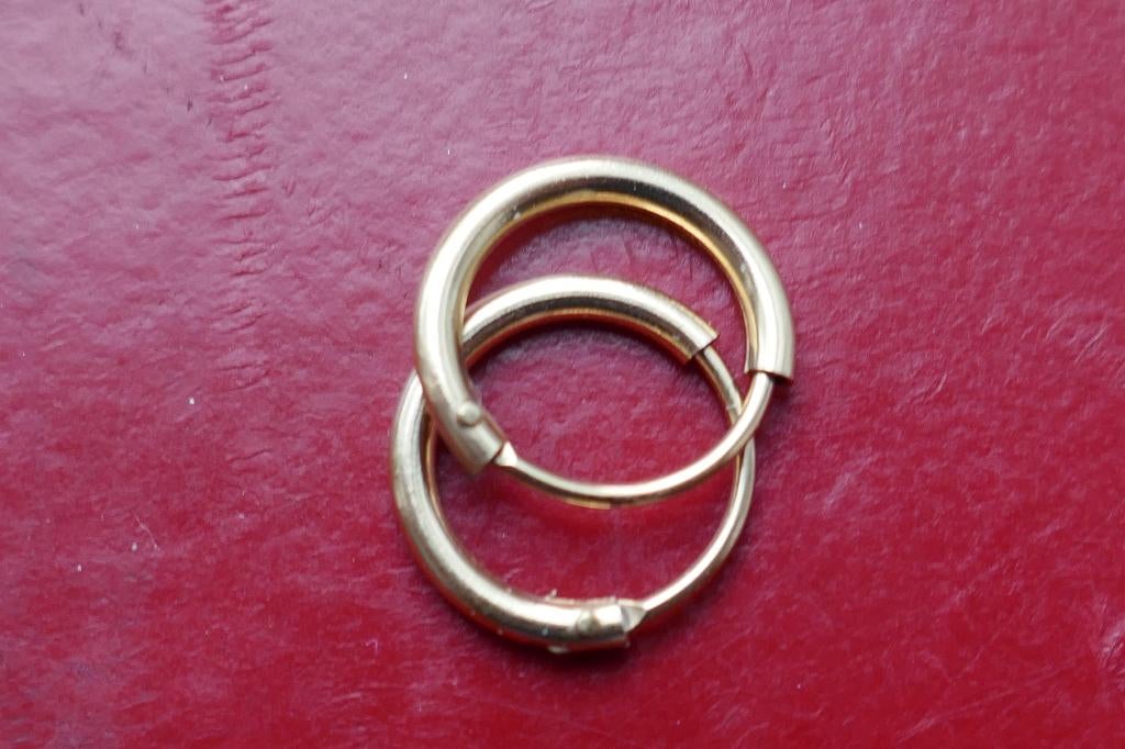 Oorbellen goud gevulde  creolen, Overige materialen, Verzenden, Zo goed als nieuw, Knopjes of Stekers