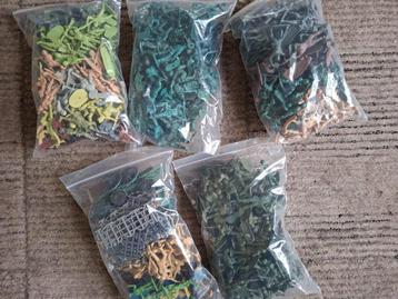 ruim 500 plastic soldaatjes, militaire figuurtjes beschikbaar voor biedingen