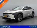 Toyota Bz4x Dynamic 71 kWh | Parkeersensoren | Trekhaak | Do, Auto's, Gebruikt, 71 kWh, Met garantie (alle), Leder en Stof