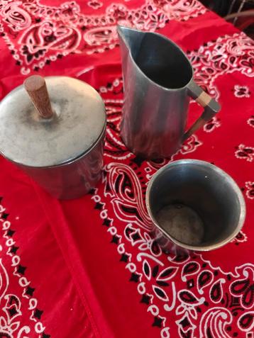 Vintage Tinnen Melk- en Suikerset met Lepelpotje beschikbaar voor biedingen