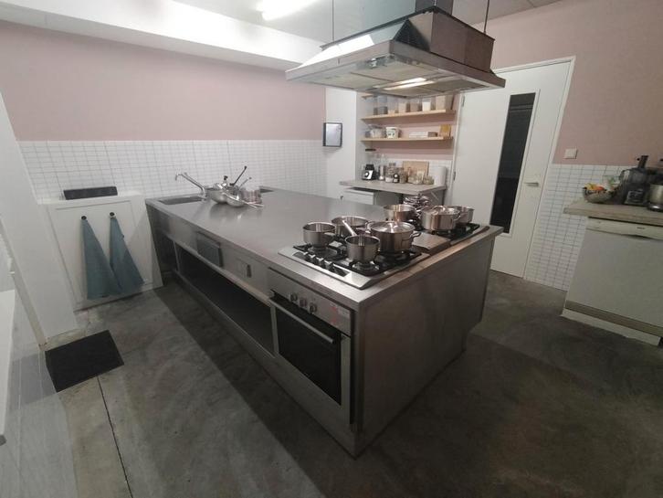 Beuk horeca keuken in goede staat, Zakelijke goederen, Horeca | Keukenapparatuur, Fornuis, Frituur en Grillen, Gebruikt, Ophalen