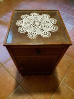 Gaaf uitziend nachtkastje uit grootmoeders tijd, Ophalen, Zo goed als nieuw, Minder dan 45 cm