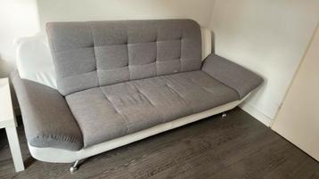 Modern bankstel beschikbaar voor biedingen