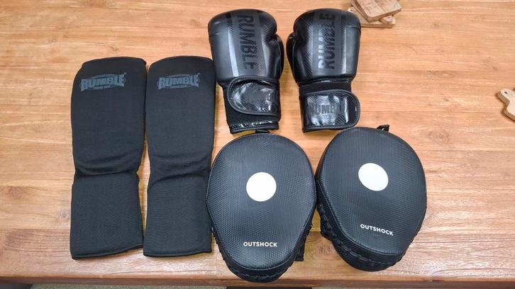 Kickboks set - handschoenen, scheenbeschermers, pads, Sport en Fitness, Vechtsporten en Zelfverdediging, Zo goed als nieuw, Overige