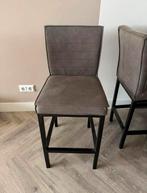 Twee grijze barkrukken - zwart frame, Ophalen, Met voetsteun, 60 tot 90 cm, Zo goed als nieuw