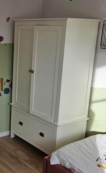 Stevige kinder kledingkast  beschikbaar voor biedingen