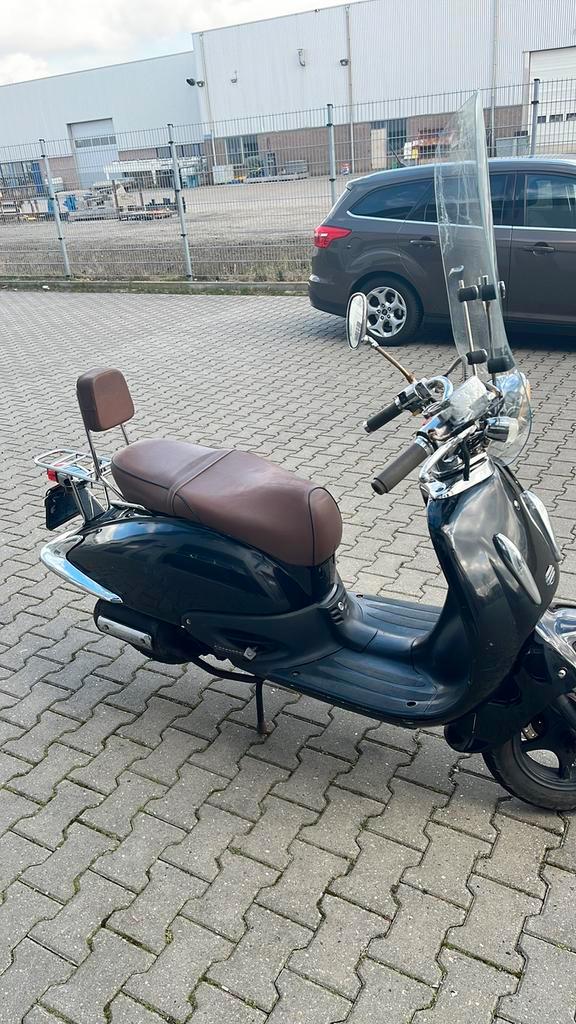Retro scooter Riya, Fietsen en Brommers, Snorfietsen en Snorscooters, Gebruikt, Overige merken, Benzine, Ophalen