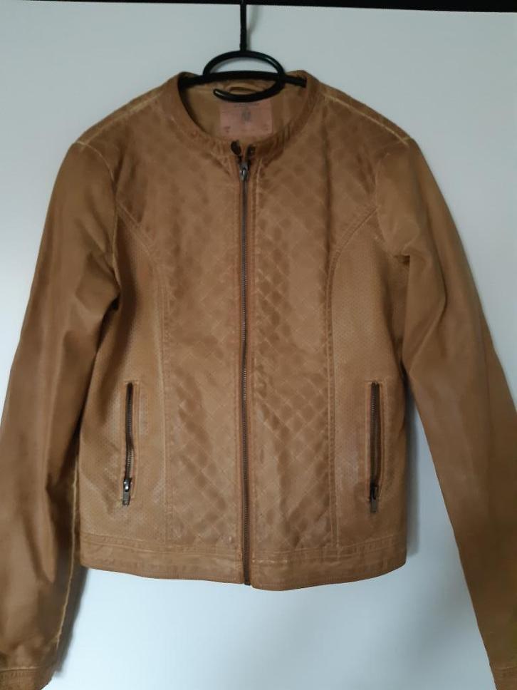 Mooi imitatie leer jasje van Bershka, maat M, Kleding | Dames, Jassen | Winter, Gedragen, Maat 38/40 (M), Beige, Ophalen of Verzenden