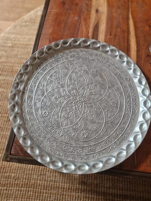 Zilverkleurige schaal / dienblad, Huis en Inrichting, Woonaccessoires | Dienbladen, Zo goed als nieuw, Metaal, Rond, Ophalen