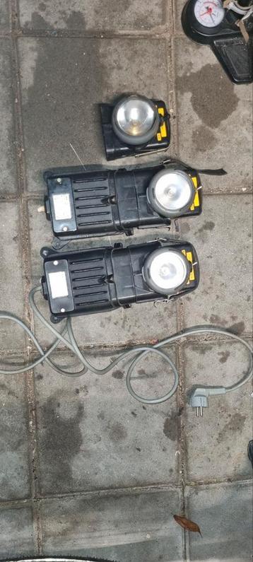 Oude bunker/koolmijn lamp 2x compleet 1x losse lamp  beschikbaar voor biedingen