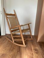 Houten schommelstoel met rieten zitting, Ophalen, Gebruikt, Bruin, Vintage