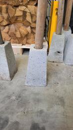 Betonnen Poeren met Houten Palen, Ophalen of Verzenden, Gebruikt, Palen