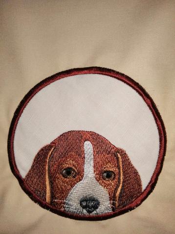 10 lapjes stof met prachtige geborduurde prints.
 beschikbaar voor biedingen