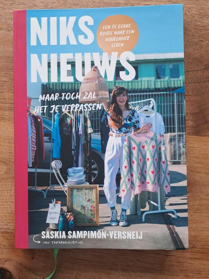 Saskia Sampimon-Versneij - Niks Nieuws 9,99 ipv 26.99 euro, Boeken, Mode, Nieuw, Mode algemeen, Ophalen of Verzenden