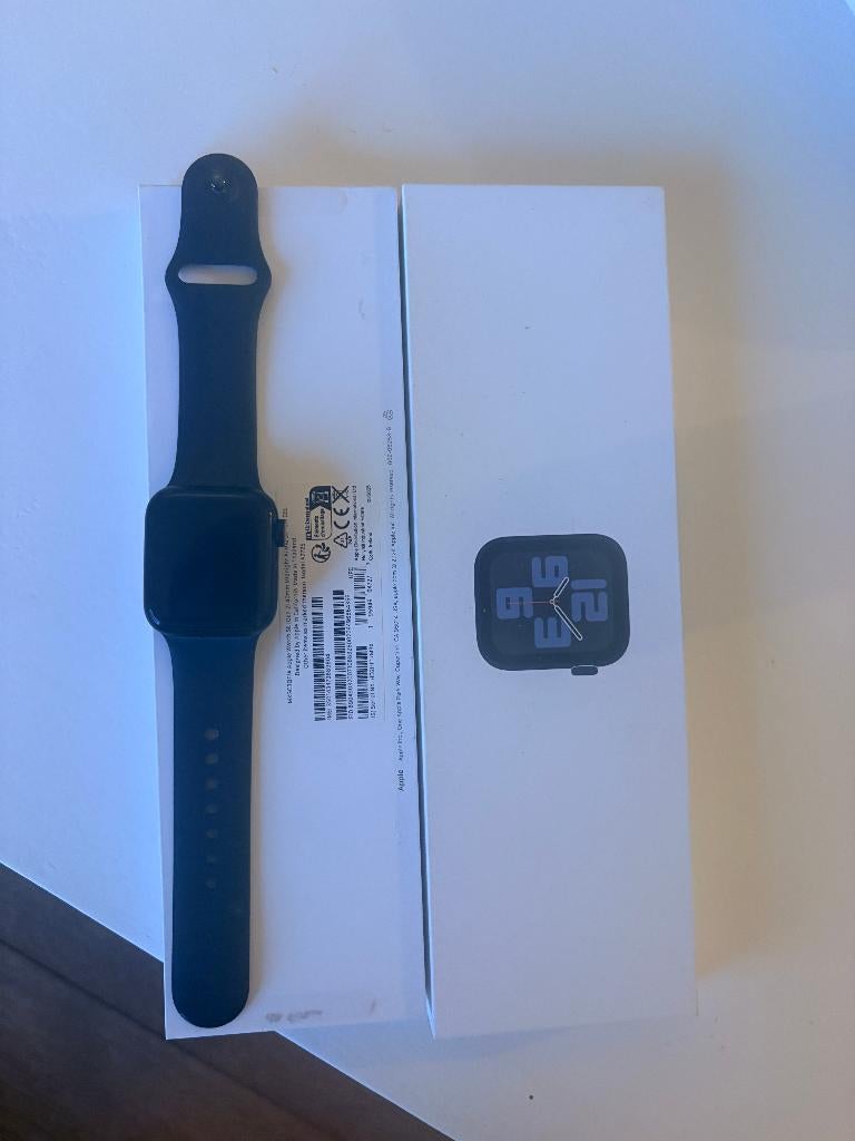 Apple Watch SE 2024 4G 40mm Midnight Sportband S/M, Ophalen of Verzenden, Zo goed als nieuw, Zwart, IOS