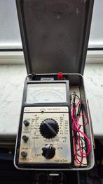 Analoge multimeter in metalen kistje., Doe-het-zelf en Verbouw, Meetapparatuur, Ophalen of Verzenden, Gebruikt, Multimeter