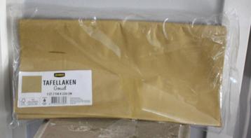 nieuwe in verpakking goudkleurig tafelkleed  beschikbaar voor biedingen