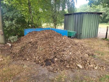 Gratis - schone paardenmest zonder stro beschikbaar voor biedingen