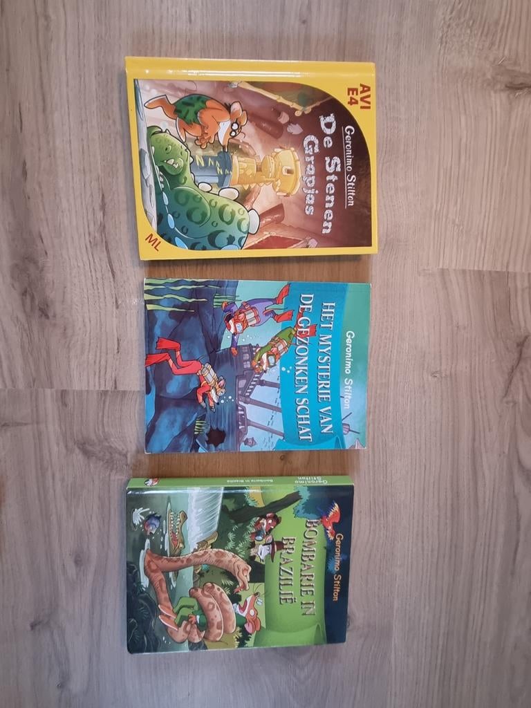 Geronimo Stilton Boeken - Stenen Grapjas, Mysterie, Bombarie, Boeken, Ophalen of Verzenden, Gelezen, Geronimo Stilton, Fictie algemeen