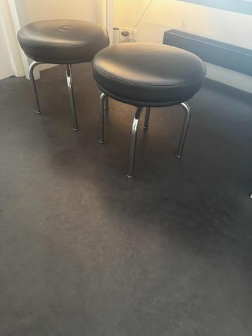 Cassina LC 8 van Le Corbusier beschikbaar voor biedingen