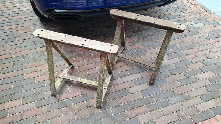 Oude Industrieel onderstel voor lage tafel of bank bv, Antiek en Kunst, Antiek | Meubels | Tafels, Ophalen