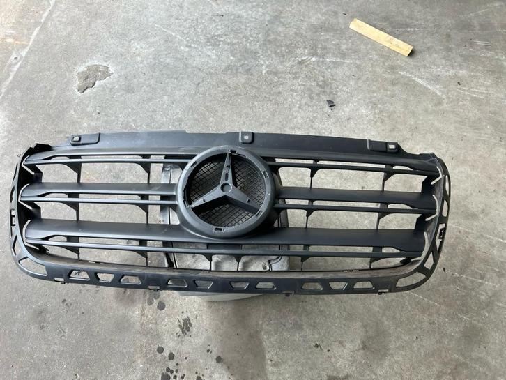 gril sprinter a9108852800 vanaf 2018-2021, Auto-onderdelen, Carrosserie en Plaatwerk, Mercedes-Benz, Gebruikt