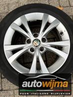 Alfa Giulietta Originele L.M. velgen met winterbanden, Ophalen, Gebruikt, -, Banden en Velgen