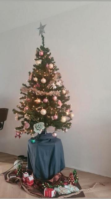 Kunst kerstboom 152cm met ingebouwde LED lampjes beschikbaar voor biedingen
