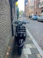 Scooter vespa touring 2010 te koop geel kenteken, Fietsen en Brommers, Scooters | Vespa, Ophalen, Zo goed als nieuw