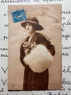 Dame met bontmof - sepia (PP), Ophalen of Verzenden, 1920 tot 1940, Gelopen, Overige thema's