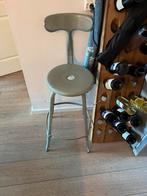 Nicole kruk met wat werk, Huis en Inrichting, Barkrukken, 1 kruk, Ophalen, Zo goed als nieuw, 60 tot 90 cm