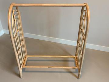 Rotan Kledingrekje Lina and Mae - Zo Goed Als Nieuw! beschikbaar voor biedingen