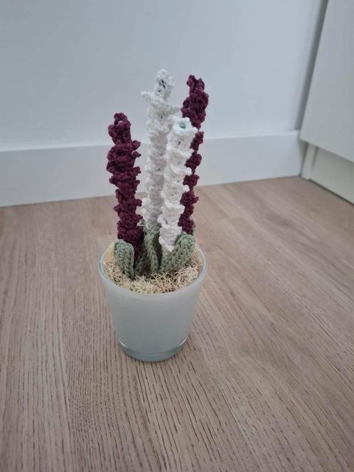 Handgemaakte lavendel in wit potje, Huis en Inrichting, Woonaccessoires | Kunstplanten en Kunstbloemen, Nieuw, Ophalen of Verzenden