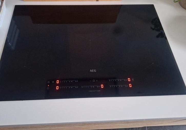 AEG Inductiekookplaat - Soms E8 Foutmelding, Witgoed en Apparatuur, Kookplaten, Gebruikt, Inbouw, Inductie, 4 kookzones, Ophalen of Verzenden