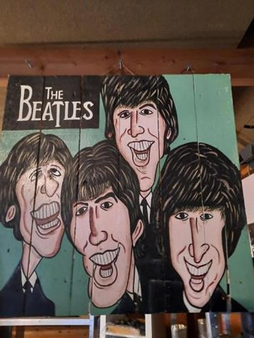 THE BEATLES OP HOUT beschikbaar voor biedingen