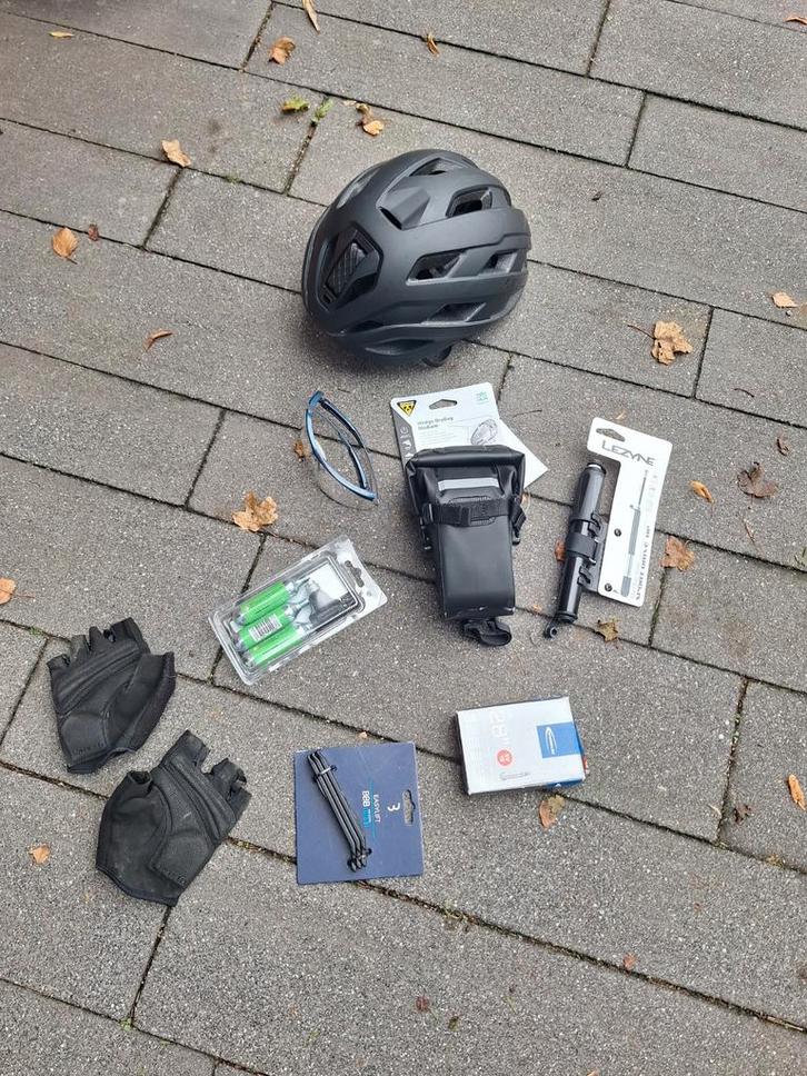 Wielren Set: Helm, Pomp, Bandenlichters & Meer!, Fietsen en Brommers, Fietsonderdelen, Ophalen of Verzenden