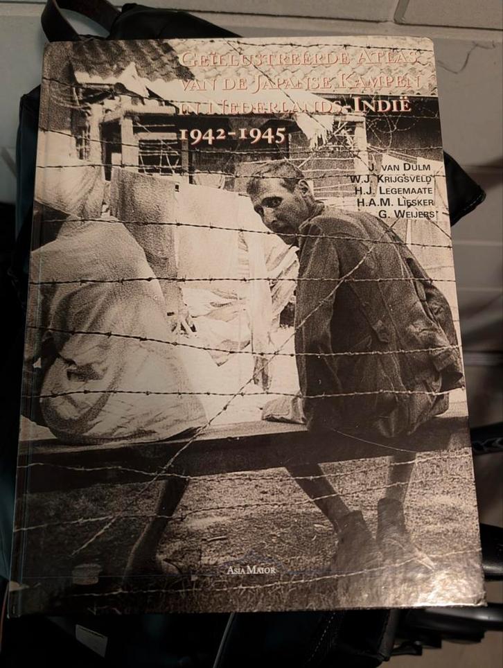 Geïllustreerde Atlas Nederlands-Indië. 1942-1945, Antiek en Kunst, Kunst | Schilderijen | Abstract, Ophalen of Verzenden