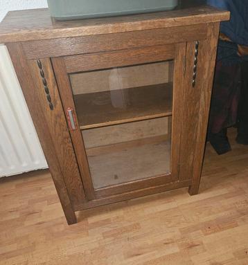 Vintage Eikenhouten Kastje met Glasdeur beschikbaar voor biedingen