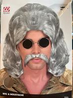 Pruik met Snor - Grijs johan Derksen, Carnaval, Overige maten, Ophalen of Verzenden, Zo goed als nieuw