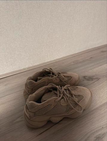 Adidas Yeezy 500 Taupe Light beschikbaar voor biedingen