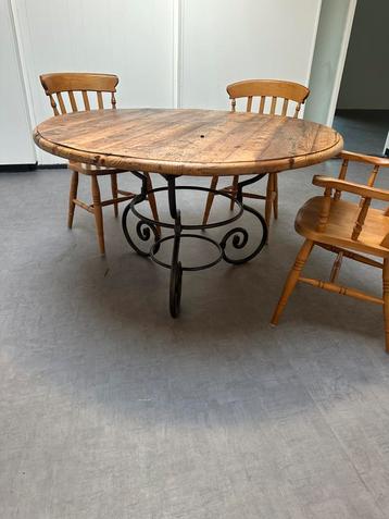 Prachtige Ronde Eikenhouten Tafel – Tijdloos & Stoer! beschikbaar voor biedingen