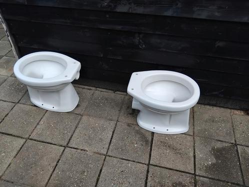 Toiletpot 2 stuks gratis af te halen., Doe-het-zelf en Verbouw, Sanitair, Gebruikt, Ophalen