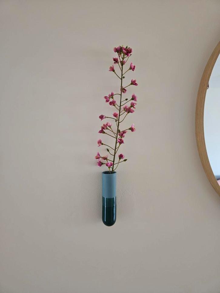 Wandvaasje Studio Harm & Elke - Design, Huis en Inrichting, Woonaccessoires | Vazen, Zo goed als nieuw, Overige kleuren, Minder dan 50 cm