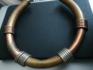 Afrikaanse Halssierraad beschikbaar voor biedingen