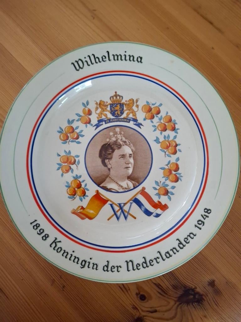 Sierbord Wilhelmina, Verzamelen, Koninklijk Huis en Royalty, Ophalen of Verzenden, Zo goed als nieuw, Kaart, Foto of Prent