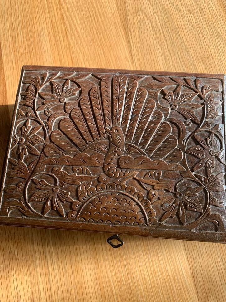 Houten sieradendoos met snijwerk, Antiek en Kunst, Antiek | Woonaccessoires, Ophalen of Verzenden