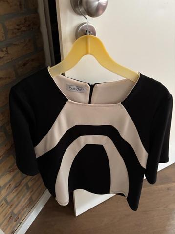 TE KOOP ZWART WIT SHIRT  beschikbaar voor biedingen