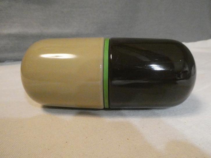 Revol France in de vorm van capsule 2 mokjes, Huis en Inrichting, Keuken | Servies, Gebruikt, Kop(pen) en/of Schotel(s), Overige stijlen