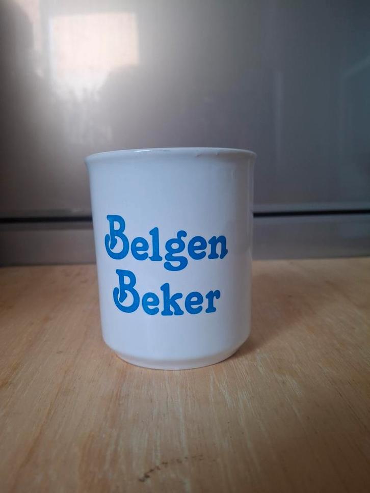 Belgen Beker leuke mok carnaval, Huis en Inrichting, Keuken | Servies, Zo goed als nieuw, Kop(pen) en/of Schotel(s), Overige stijlen