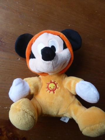Micky Mouse met oranje pakje (U) beschikbaar voor biedingen